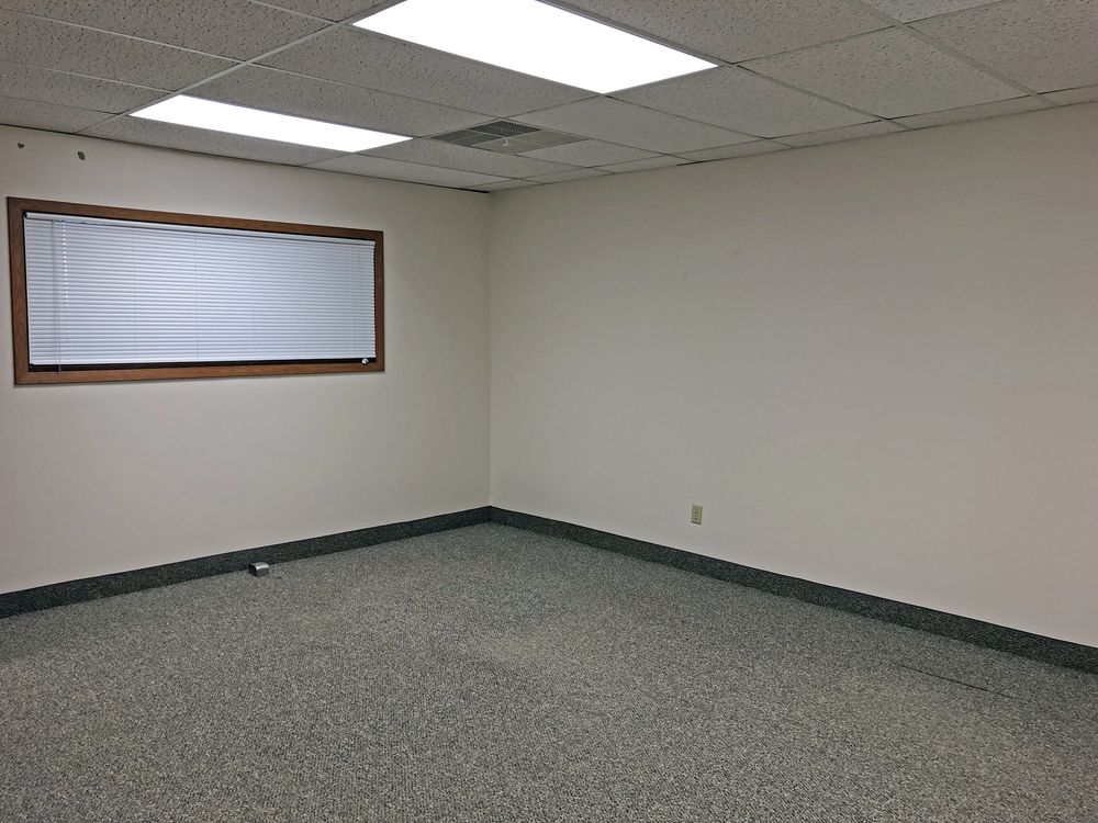 2000 W Pioneer Pkwy, Peoria, IL 61615